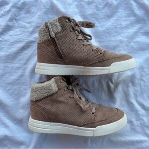 Roxy Camy mid-height sneakers in tan hidden heel 2” fully lined Sz 9
Warm